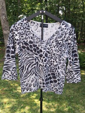 AUGUST SILK KNITS Mixed Animal Print V-Neck Sweater Top Grey Black - Size Small